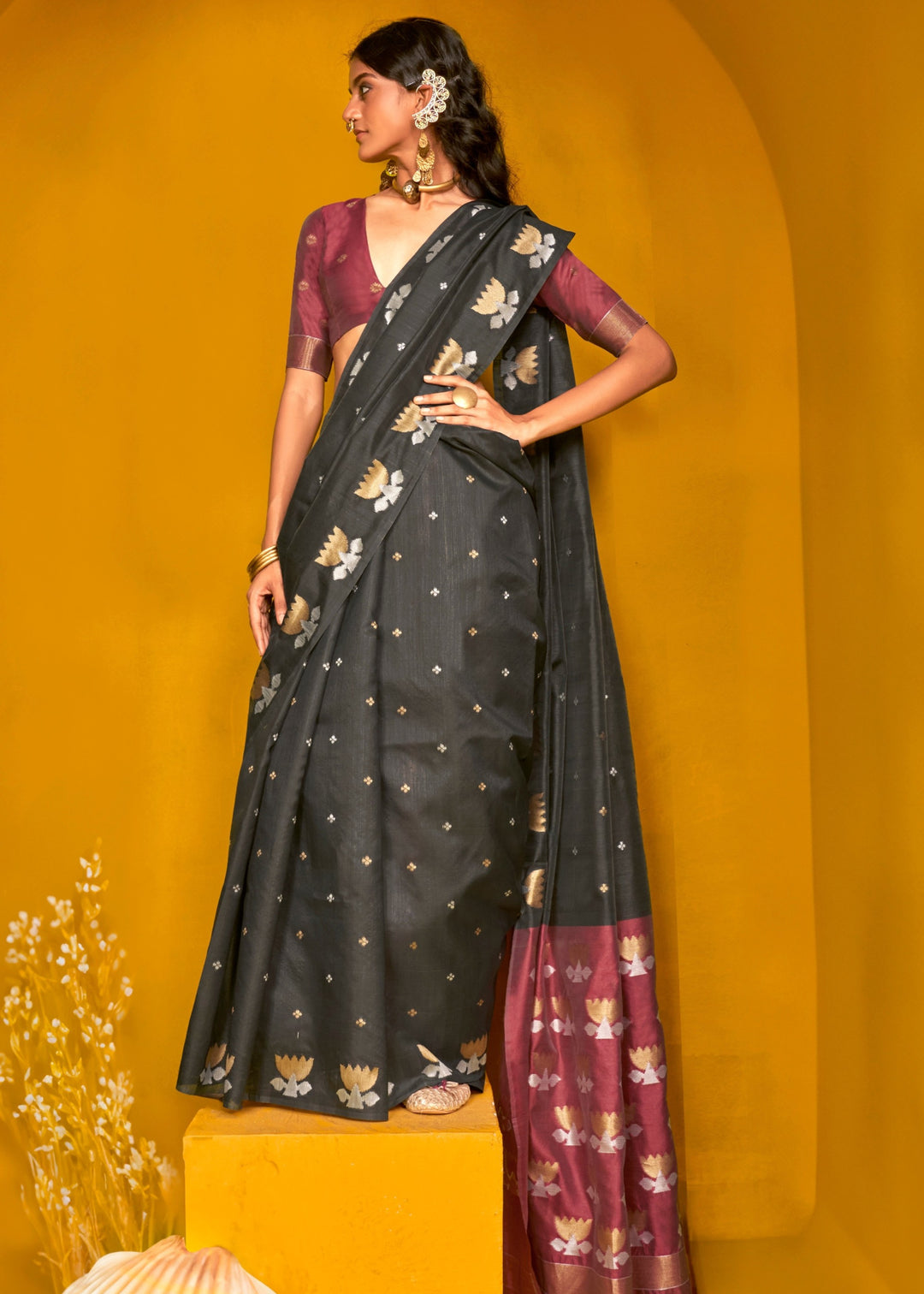 Black Tussar Handloom Weaving Silk Saree