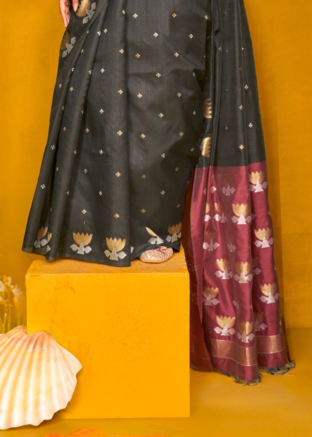 Black Tussar Handloom Weaving Silk Saree