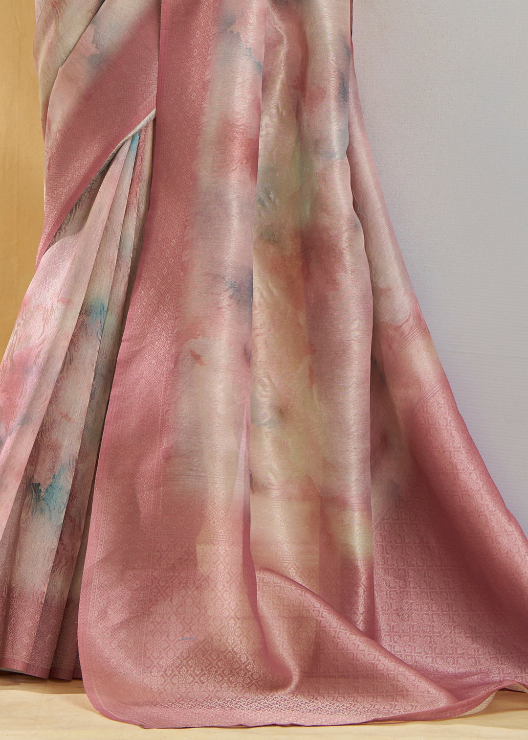 Creamy Pink Handloom Weaving Silk Saree