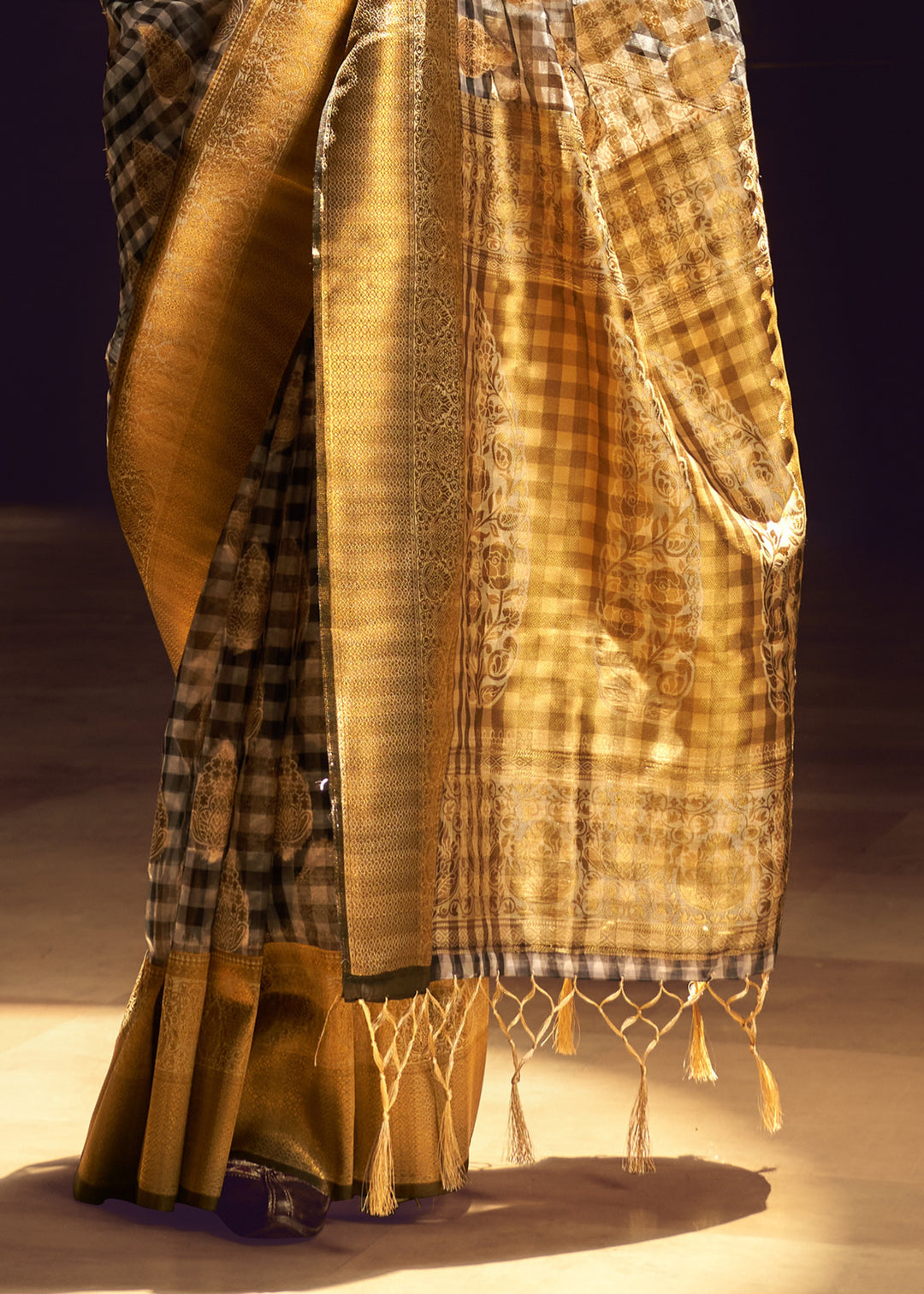 Golden Check Handloom Weaving Silk Saree