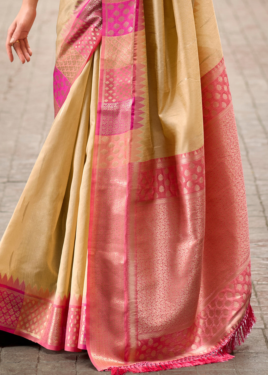 Burlywood Brown Banarasi Silk Saree With Beautiful Contrast Border