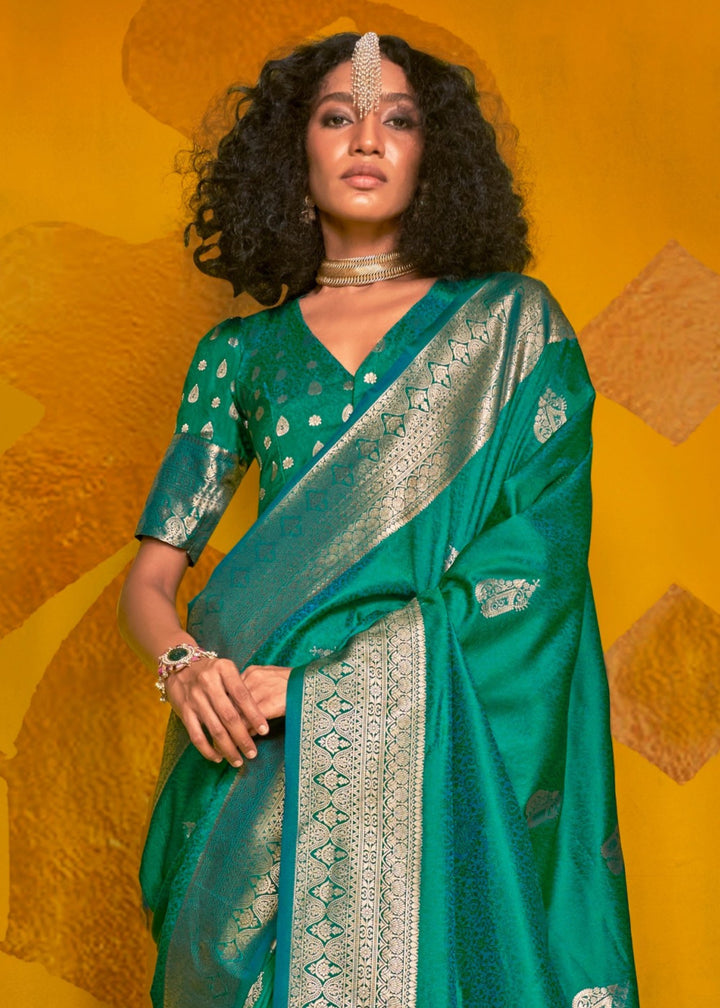 Cadmium green Two Tone Handloom Weaving Silk Saree