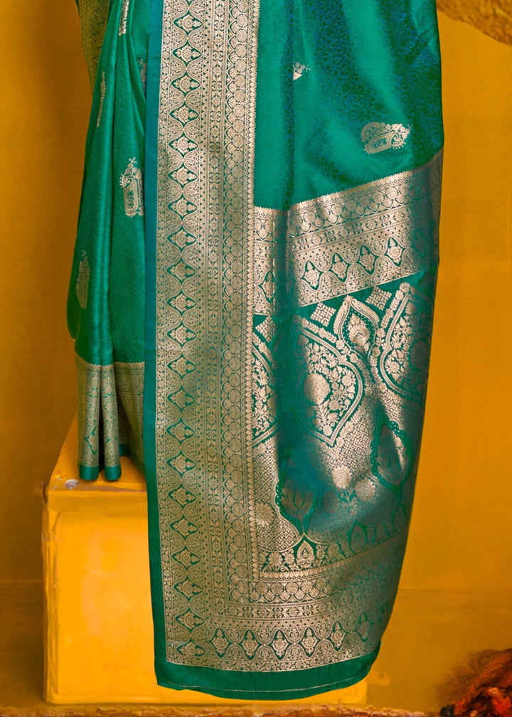 Cadmium green Two Tone Handloom Weaving Silk Saree