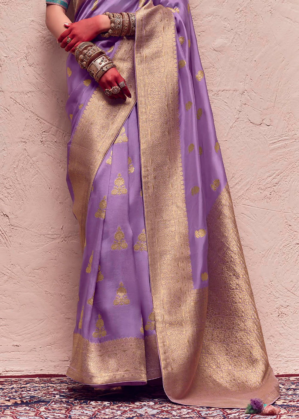 Lilac Purple Zari Woven Dola Silk Saree With Zari Woven Blouse