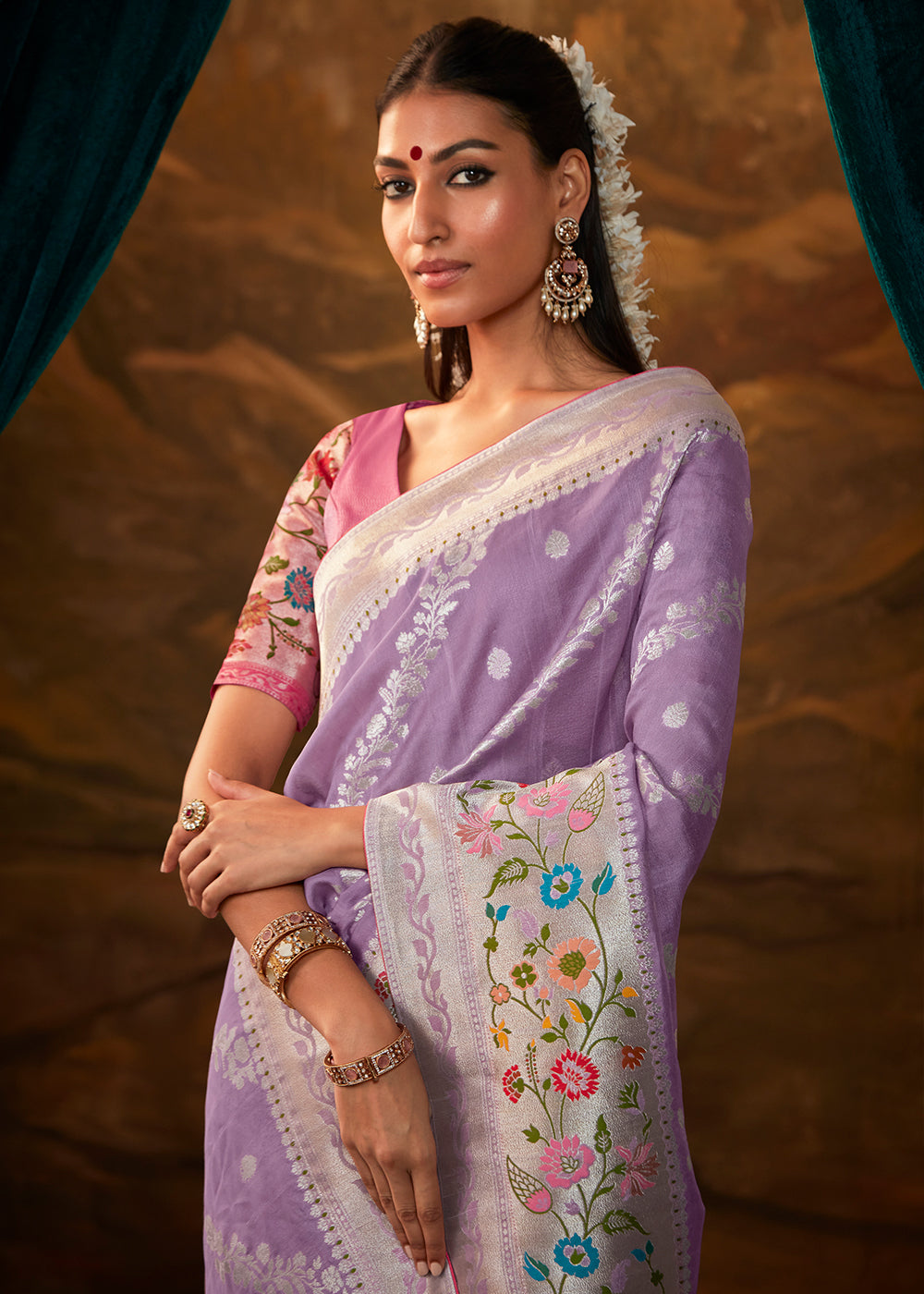 Amethyst Purple Paithani Banarasi Silk Saree having Resham Woven Floral Motifs