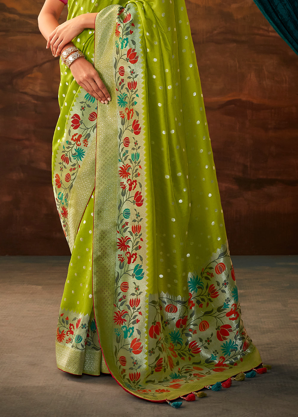 Beautiful Green Paithani Banarasi Silk Saree having Resham Woven Floral Motifs