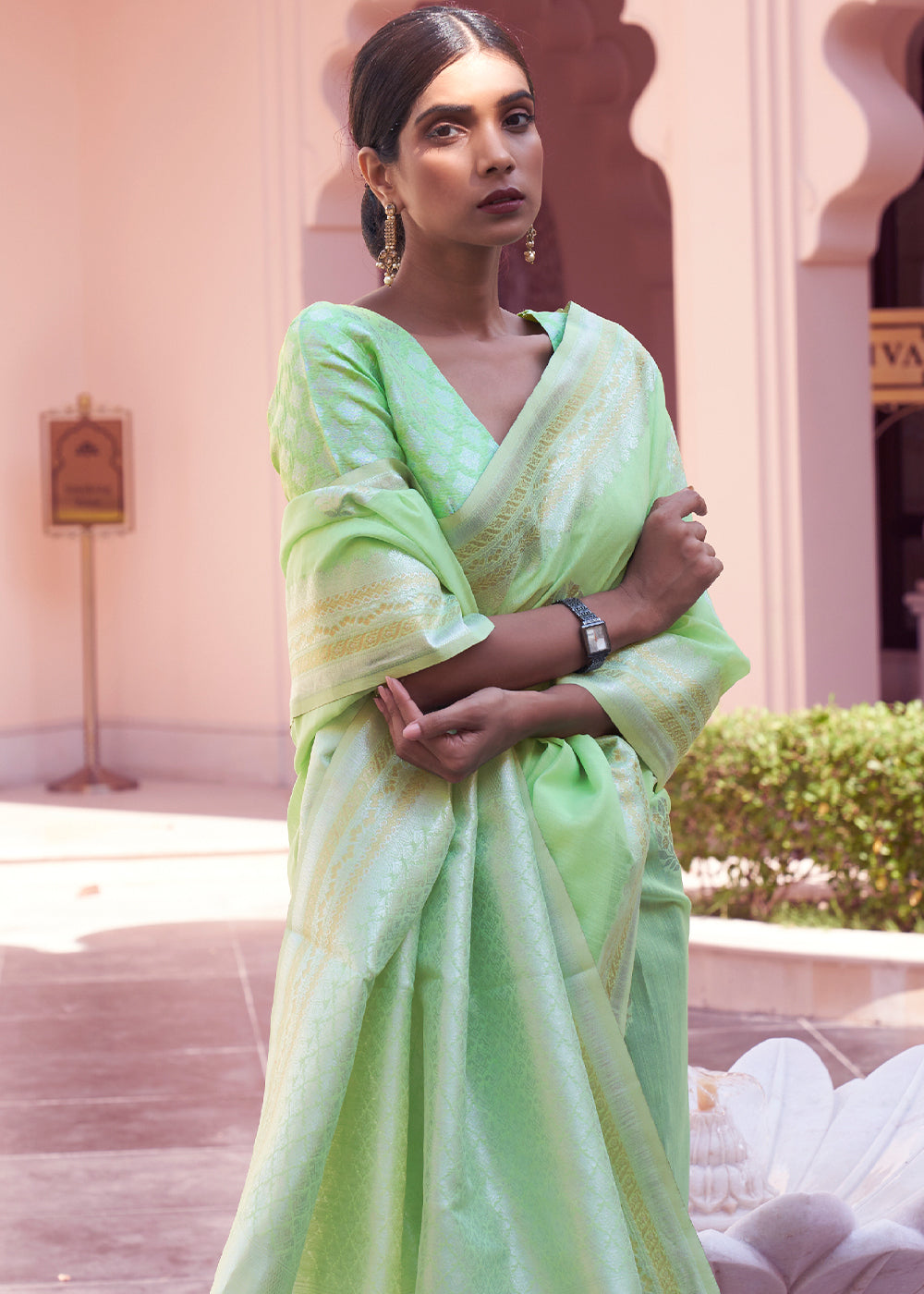 Chinoise Green Woven Linen Silk Saree