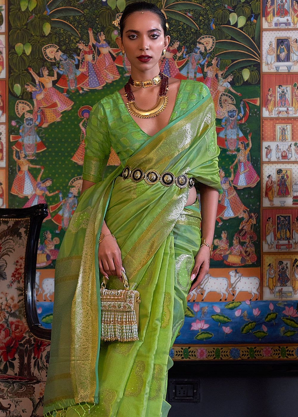 Kelly Green Handloom Woven Dual Tone Organza Silk Saree with Sequins Work