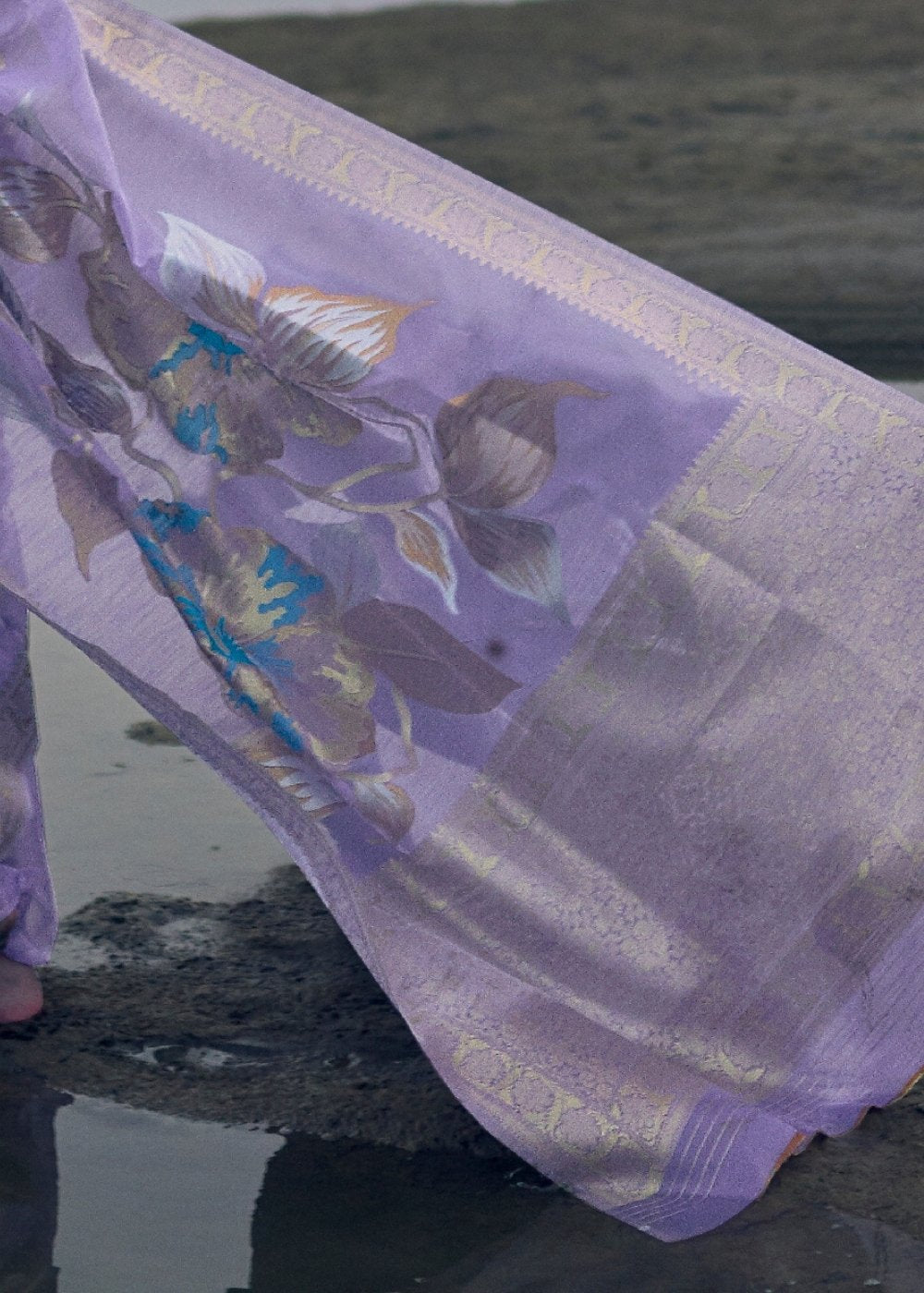 Lavender Woven Linen Silk Saree with Floral Motif on Pallu and Border