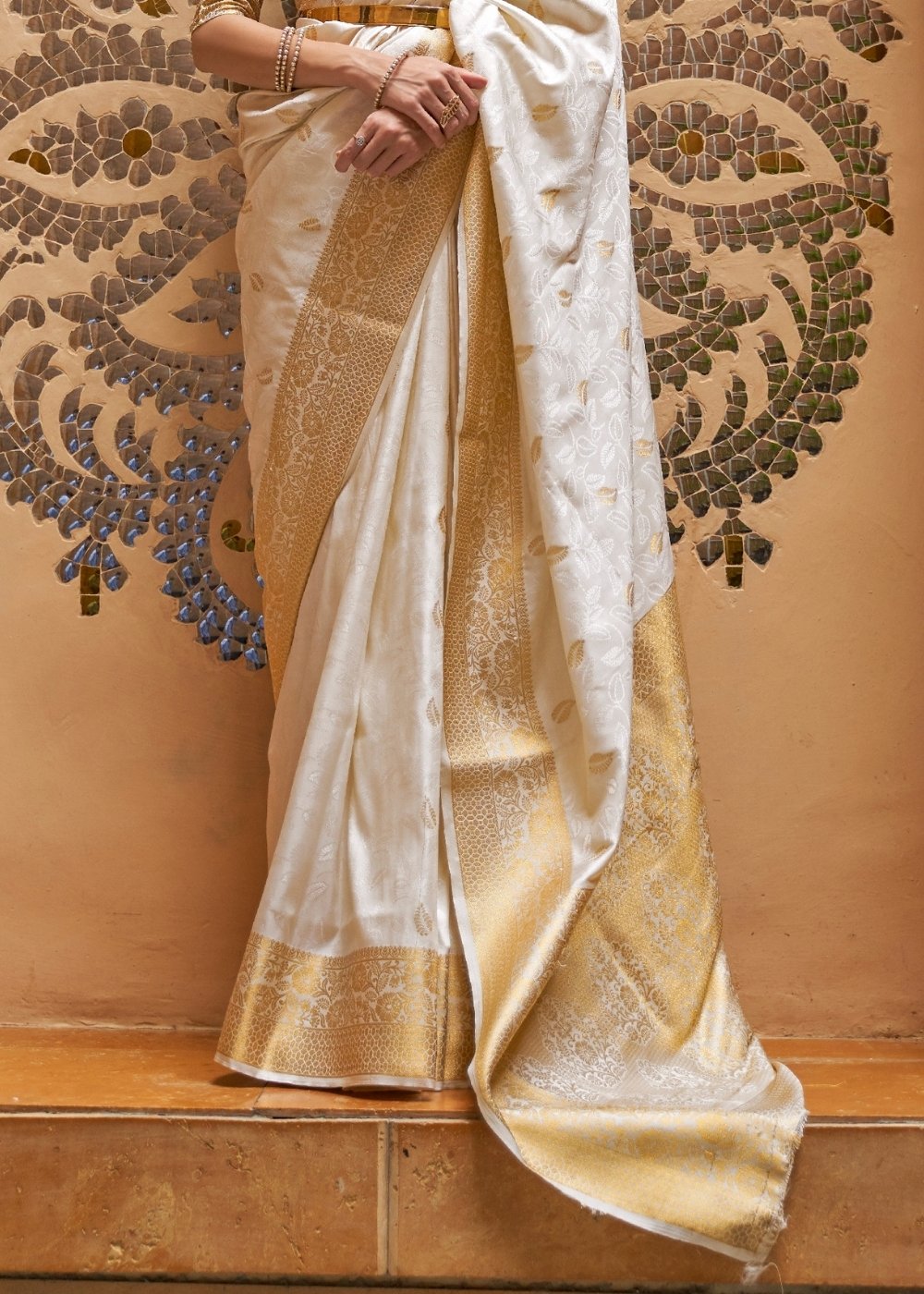 Daisy White Woven Kanjivaram Silk Saree : Top Pick