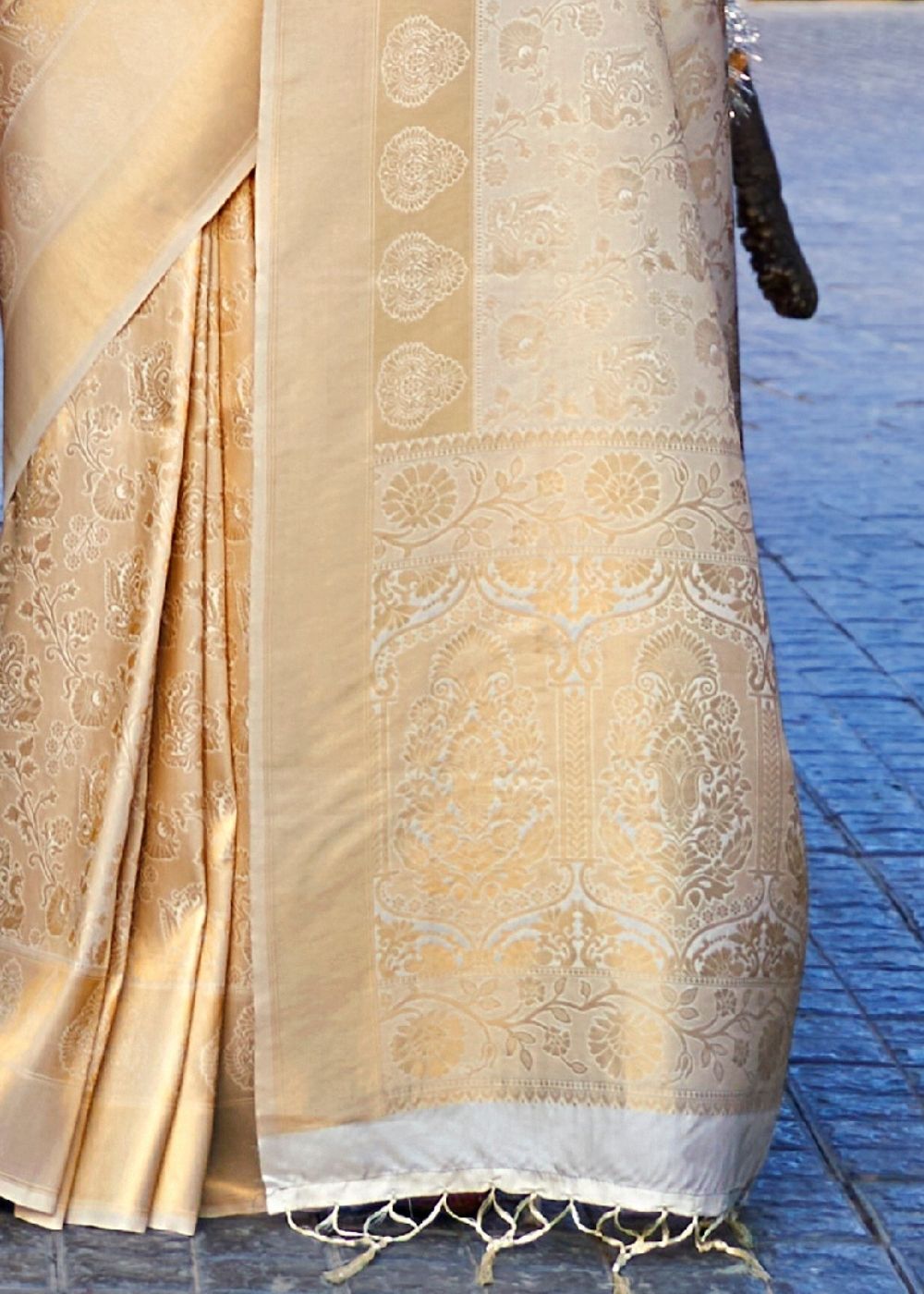 White Gold Handloom Weave Kanjivaram Silk Saree